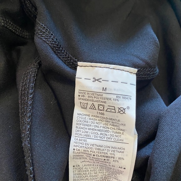 NWT Old Navy Active Elevate Capri Leggings Crop Mid Rise Solid Black Womens Med - Picture 9 of 10